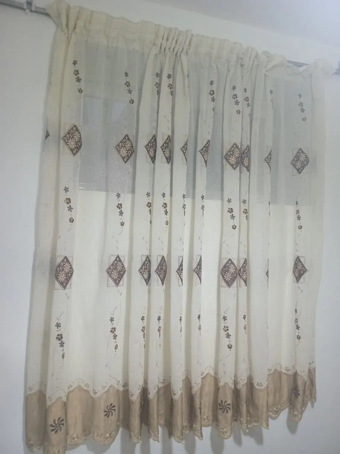 پرده|پرده، رانر، رومیزی|چالوس, |دیوار