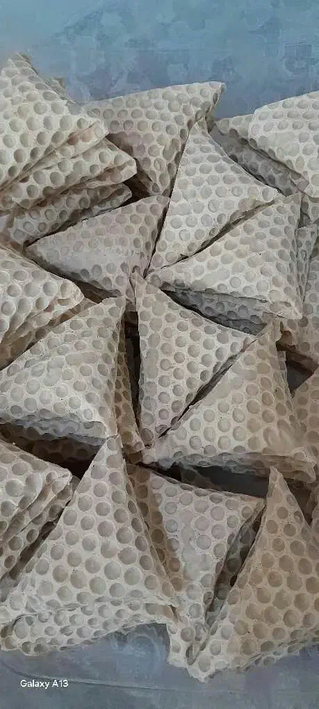 سمبوسه خام و سرخ شده ۱۰ و ۱۵ تومان ترد و خوشمزه|خوردنی و آشامیدنی|میناب, |دیوار