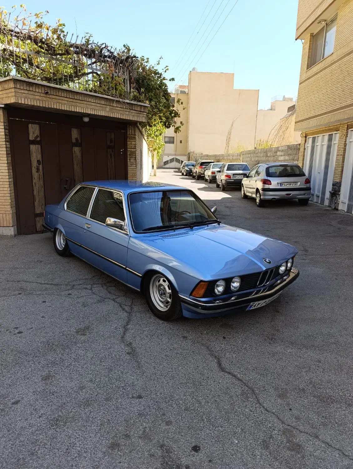 بی ام و ۳۲۰ مدل ۱۹۷۶ بینظیر|خودرو کلاسیک|اصفهان, جلفا|دیوار