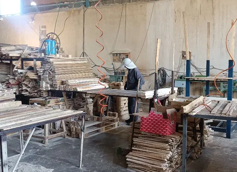 نیروی کارگر ساده در پالت سازی|استخدام صنعتی، فنی، مهندسی|نجفآباد, حومه نجف آباد|دیوار