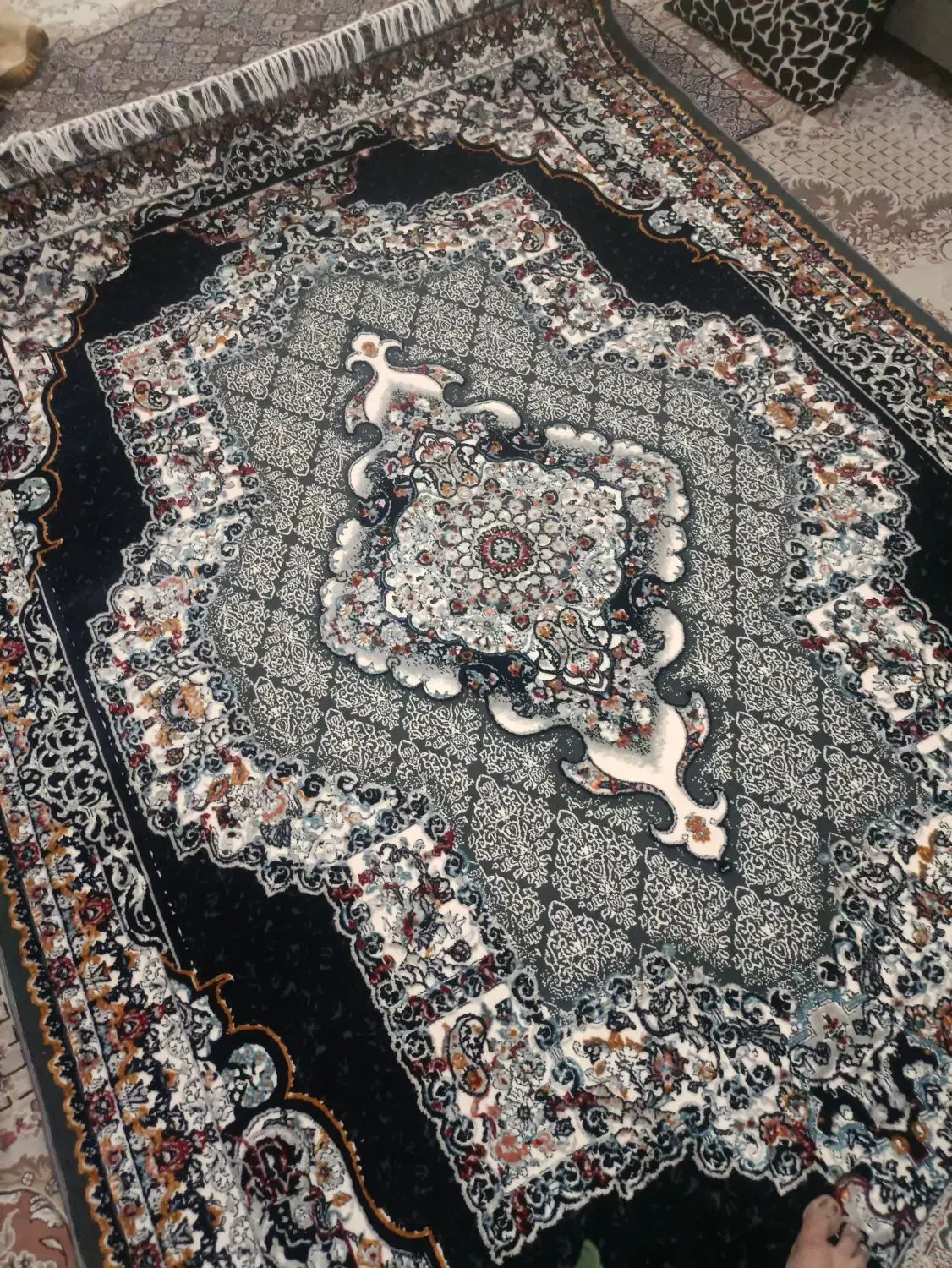 ماهیانه3ملیون تومان با سه فقره چک|فرش|اصفهان, آزادان|دیوار