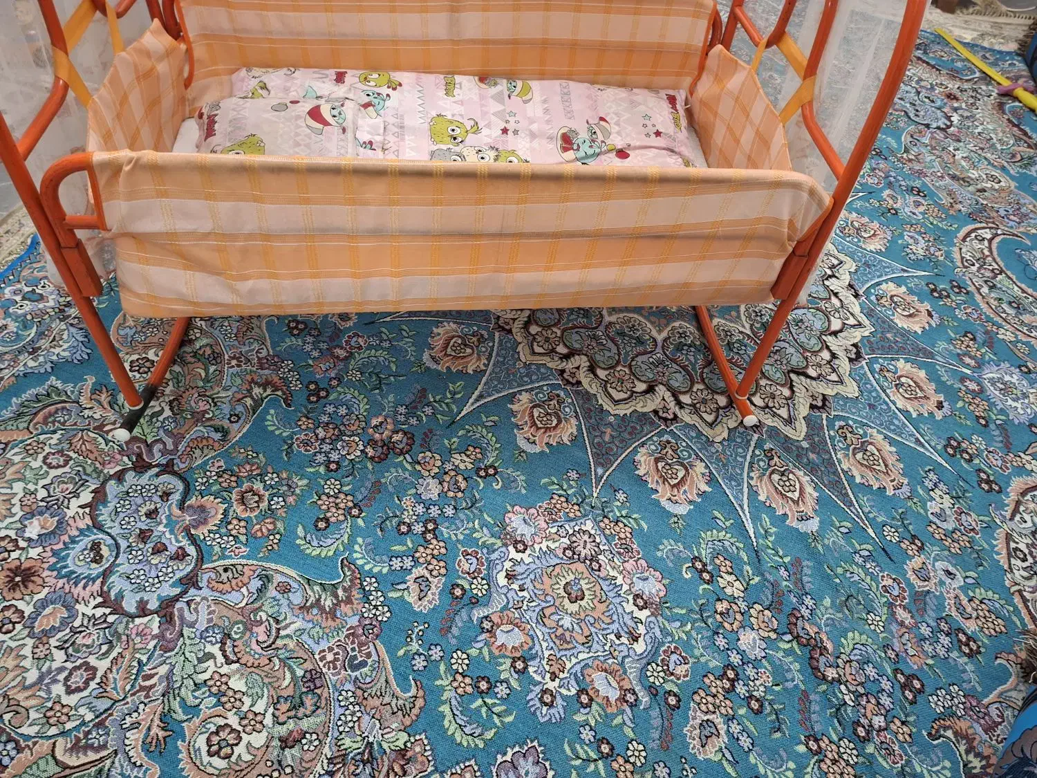 وسایل بچه|تخت و صندلی بچه|شیراز, کوشک میدان|دیوار