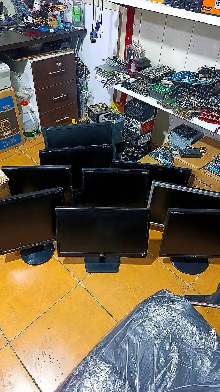 انواع مانیتور و هارد دوربین مداربسته و کامپیوتر|قطعات و لوازم جانبی رایانه|هفدر, |دیوار