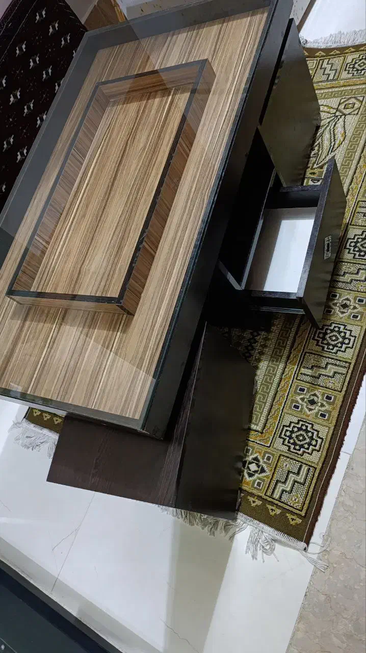 میز وسط همراه با چهار عدد میز عسلی کوچک|مبلمان خانگی و میز عسلی|قائمشهر, |دیوار