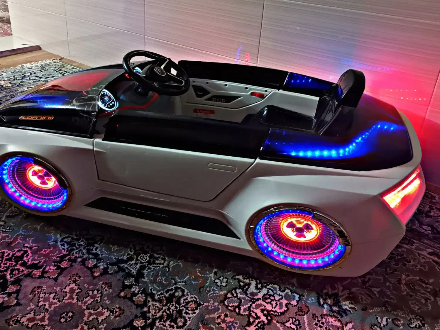 ماشین شارژی ائودی و لندکروز وارداتی اورجینال کمیاب|اسباببازی بچه|مشهد, ثامن|دیوار