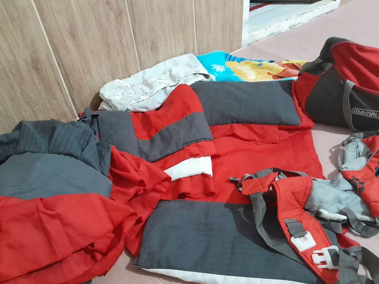 وسایل  بچه گهواره هم جمع کرده هستش قطعه ای پنجاه|کفش و لباس بچه|کوهدشت, |دیوار