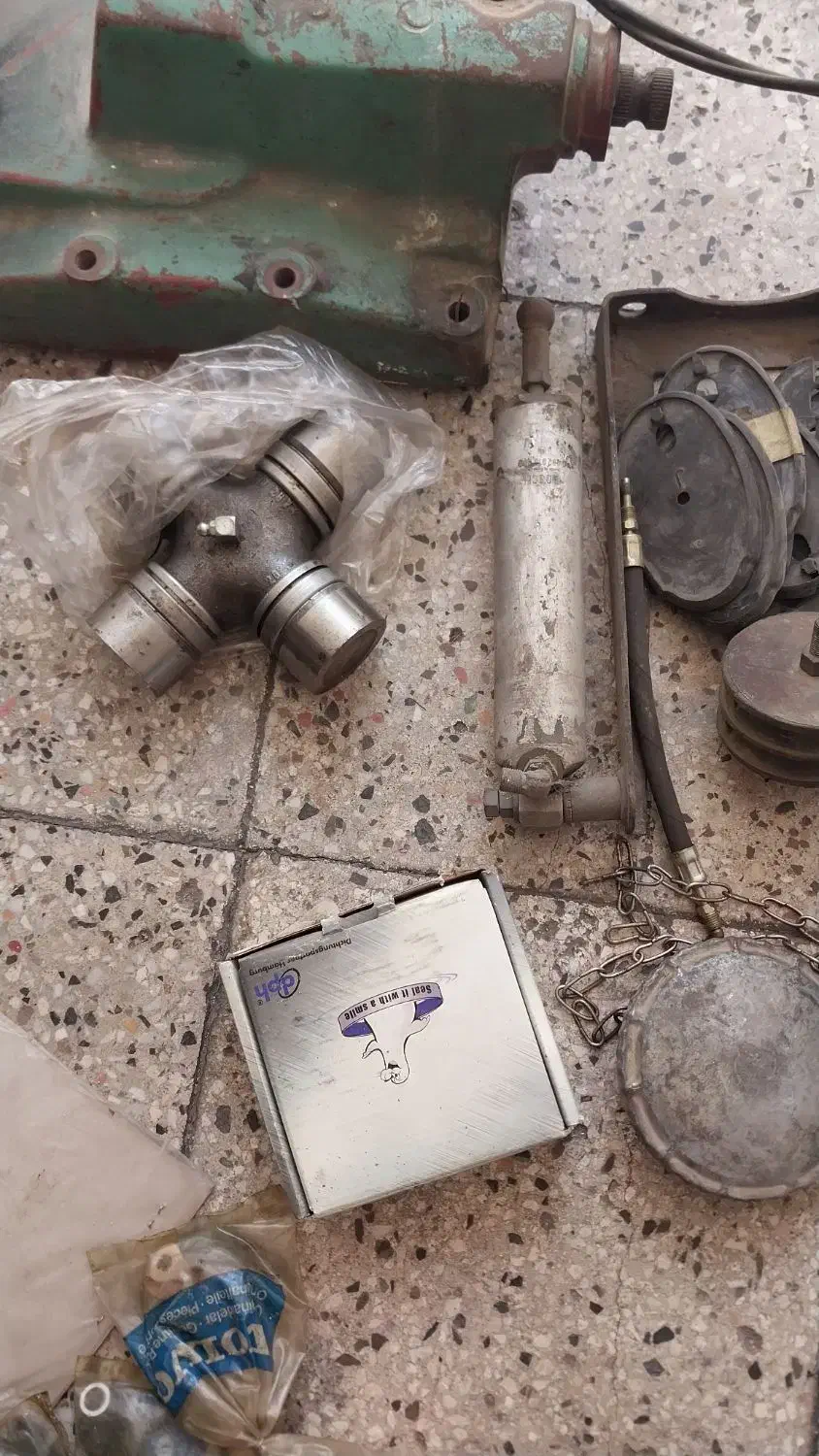 یه سری لوازم ولوواستوک ونو طبق عکس|قطعات یدکی و لوازم جانبی|ری, دولت‌آباد|دیوار