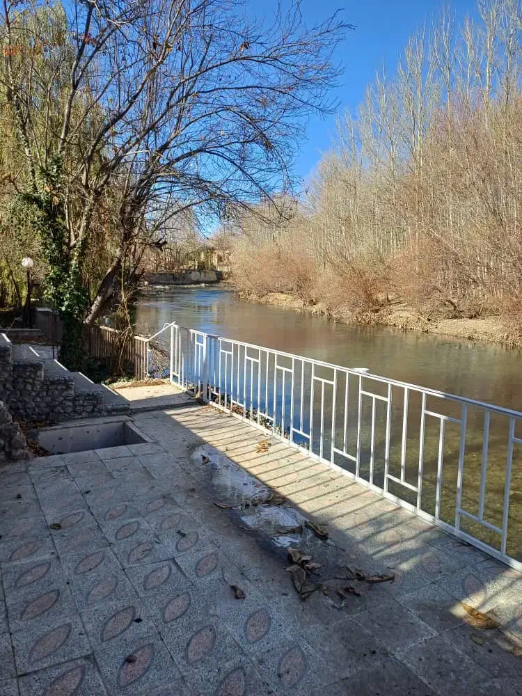 اجاره ویلا لب آب باغبهادران|اجارهٔ کوتاهمدت ویلا و باغ|فولادشهر, باغشاد|دیوار