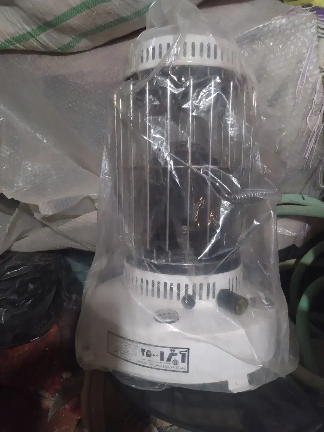 چرخ خیاطی مارشال قدیمی با چراغ نفتی ارتا قدیمی درح|کلکسیون اشیاء عتیقه|حمیدیا, |دیوار