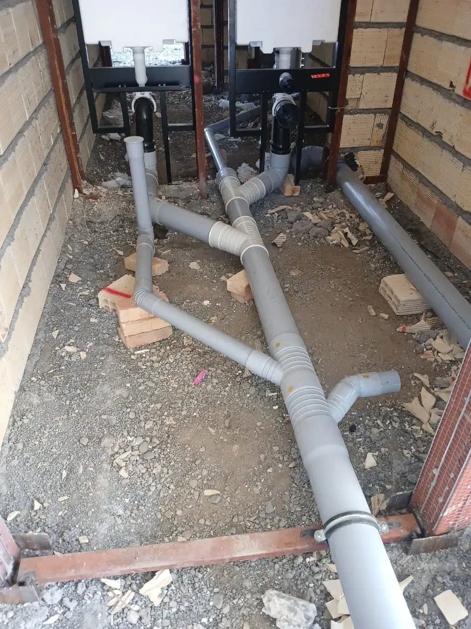 تاسیسات ساختمان لوله کشی آب سرد و گرم و فاضلاب|خدمات پیشه و مهارت|رودسر, |دیوار