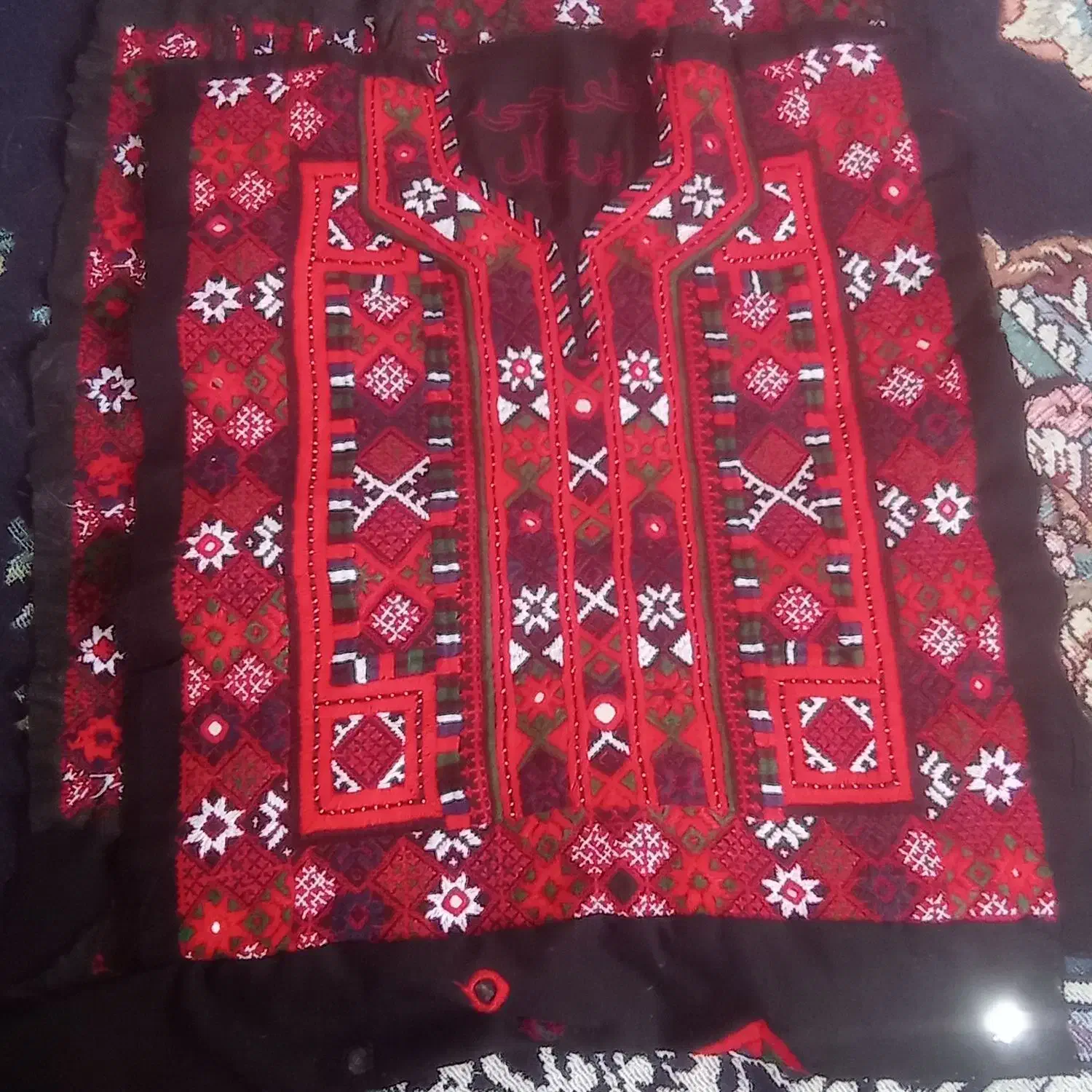 زی آستین چرخ ودست|لباس|خاش, |دیوار