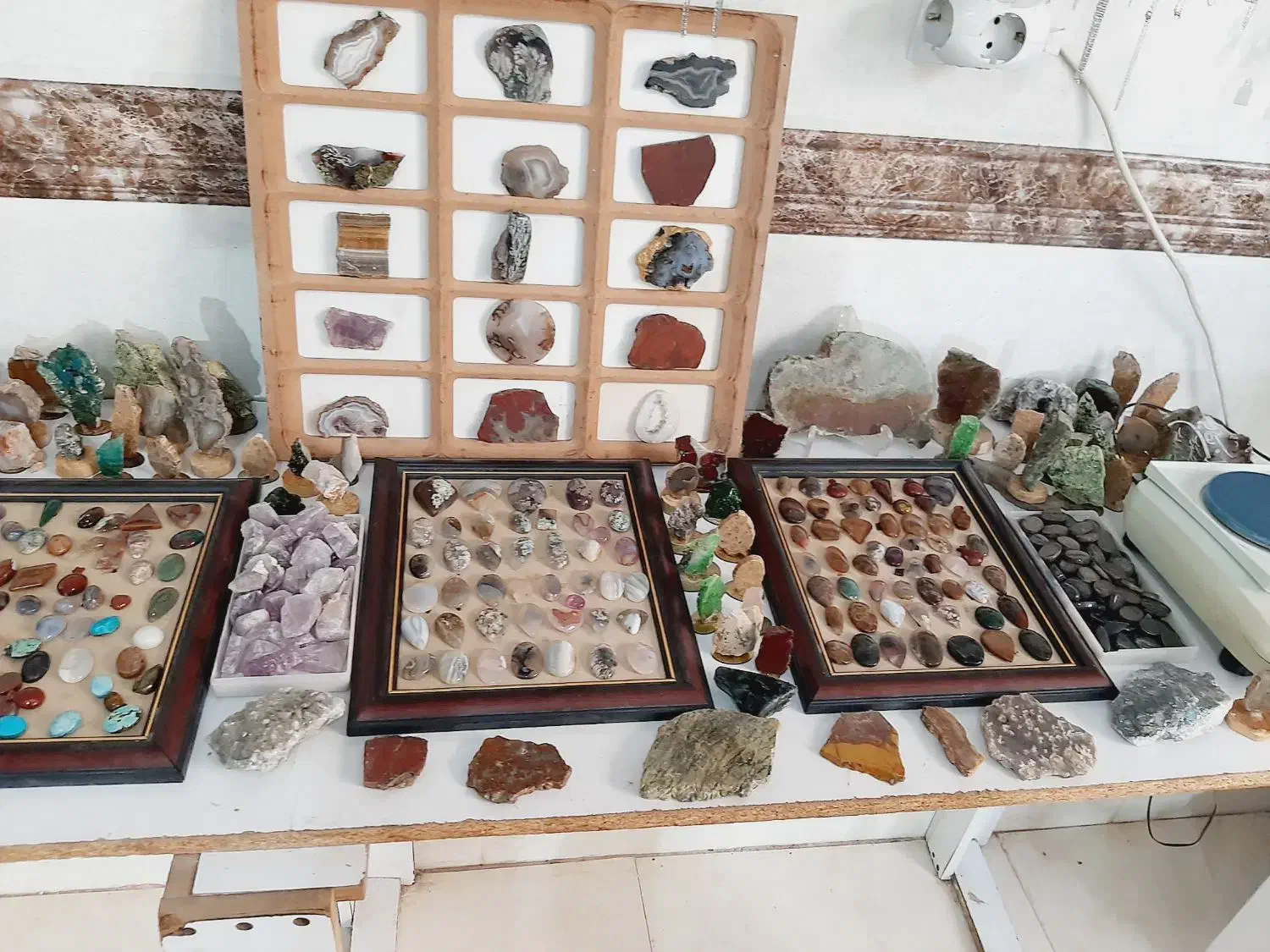 کارگاه گوهر تراشی سنگ های قیمتی و نیمه قیمتی|جواهرات|اردبیل, |دیوار