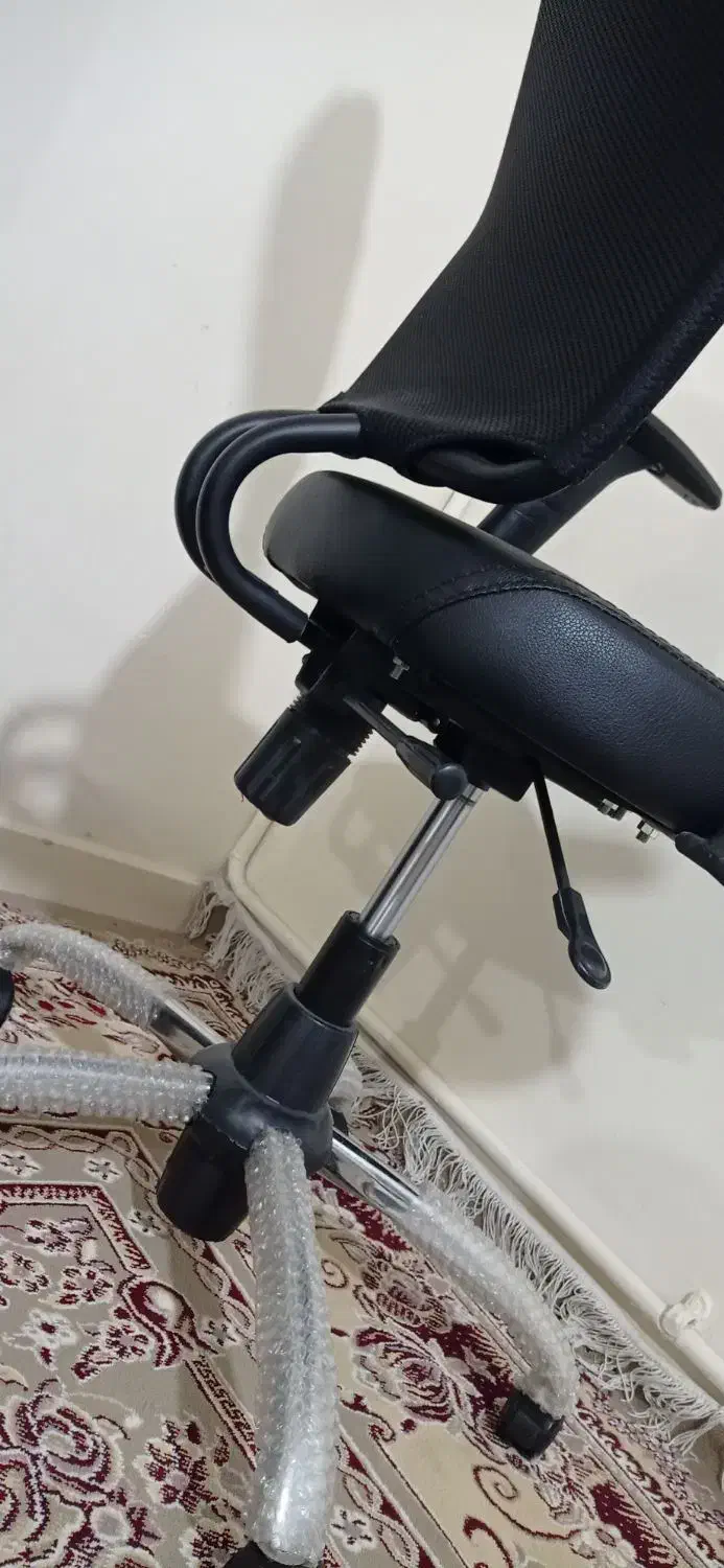 صندلی شرکتی در حد نو یک ماه کار کرده|صندلی و نیمکت|فردیس, فردیس|دیوار