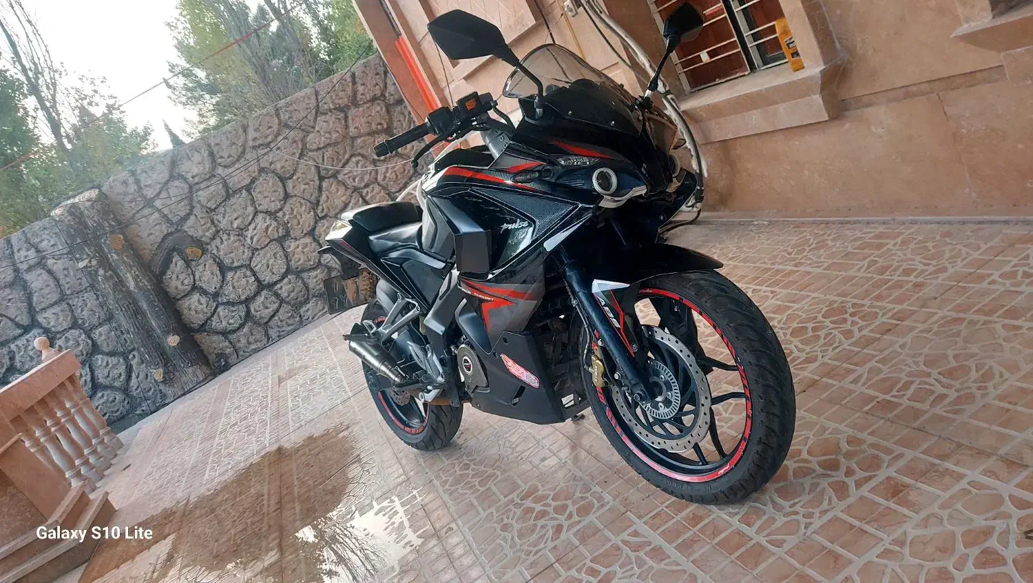 فروش rs200کم کار|موتورسیکلت|شیراز, زرگری|دیوار