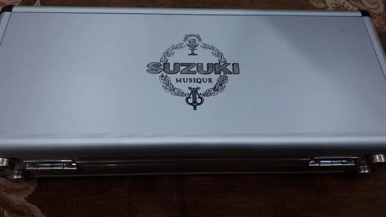 ساز فلوت کلیدی سوزوکی|سازهای بادی|اصفهان, باغ فردوس|دیوار