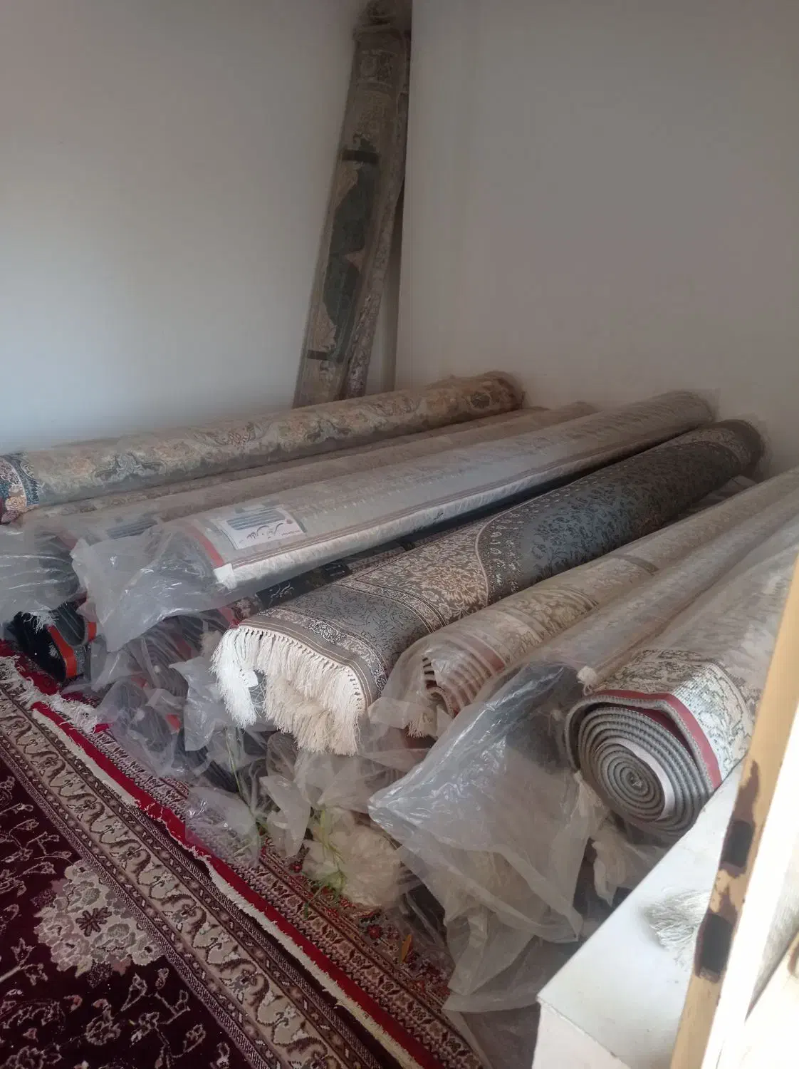 انبارفرش|فرش|علیآباد کتول, |دیوار