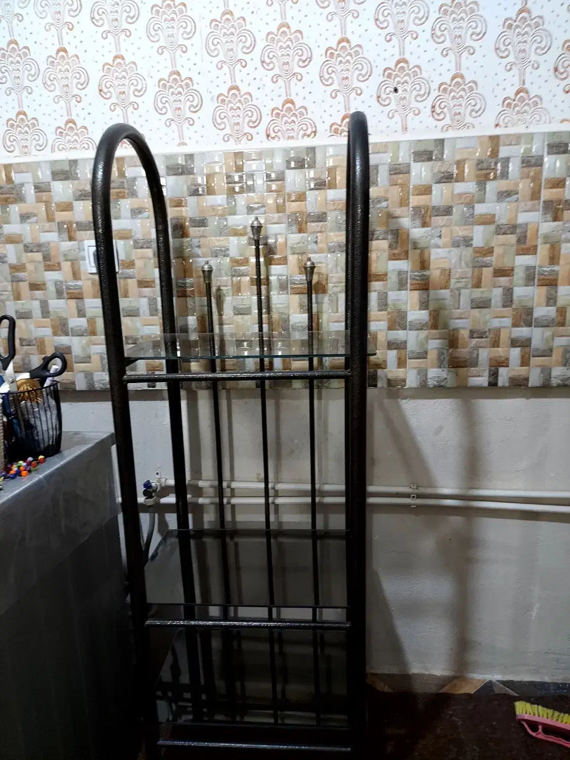 استند|کتابخانه، شلف، قفسههای دیواری|گلبهار, شهر جدید گلبهار|دیوار