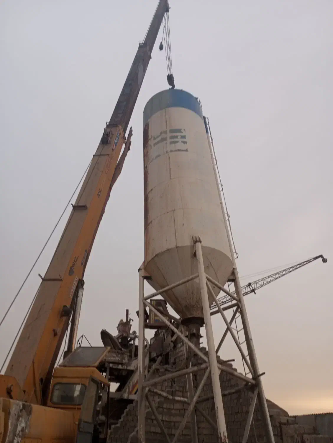 خریدفروش سیلوی سیمان  سیلوسیمان مخازن|ماشین‌آلات صنعتی|تهران, آذری|دیوار