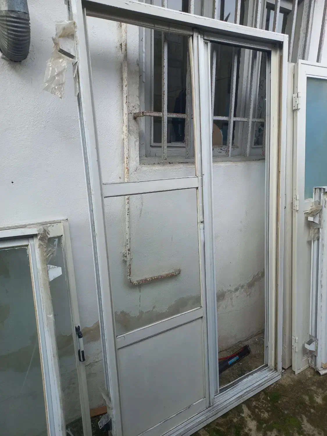 درب و درب آلمینیوم کشویی به همراه ی درب آلمینیوم|مصالح و تجهیزات ساختمان|رشت, آب و برق|دیوار