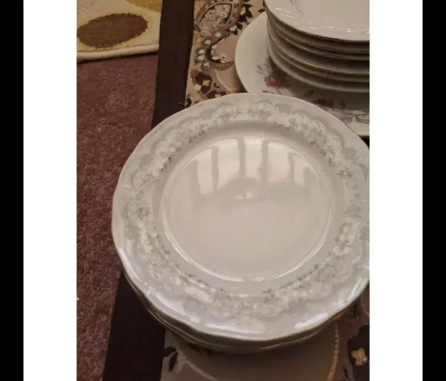 یک فرش کودک و شش تا بشقاب میوه خوری و4عددپشتی|پشتی|شیراز, جوادیه|دیوار