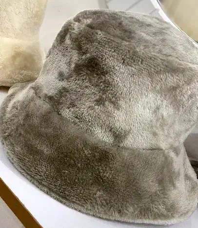 کلاه پشمی|لباس|ایوان, |دیوار