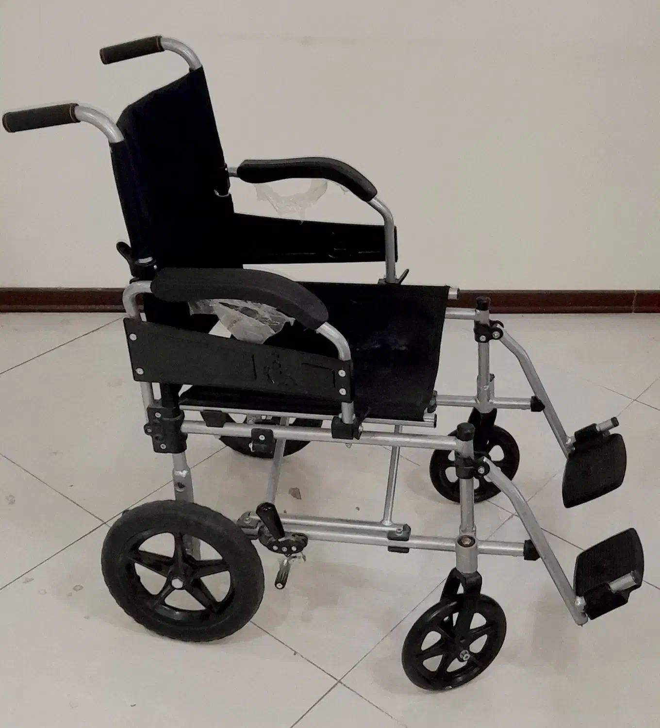 ویلچر فوق سبک تاشو آلومینیومی|آرایشی، بهداشتی، درمانی|تهران, شهرک صدرا|دیوار