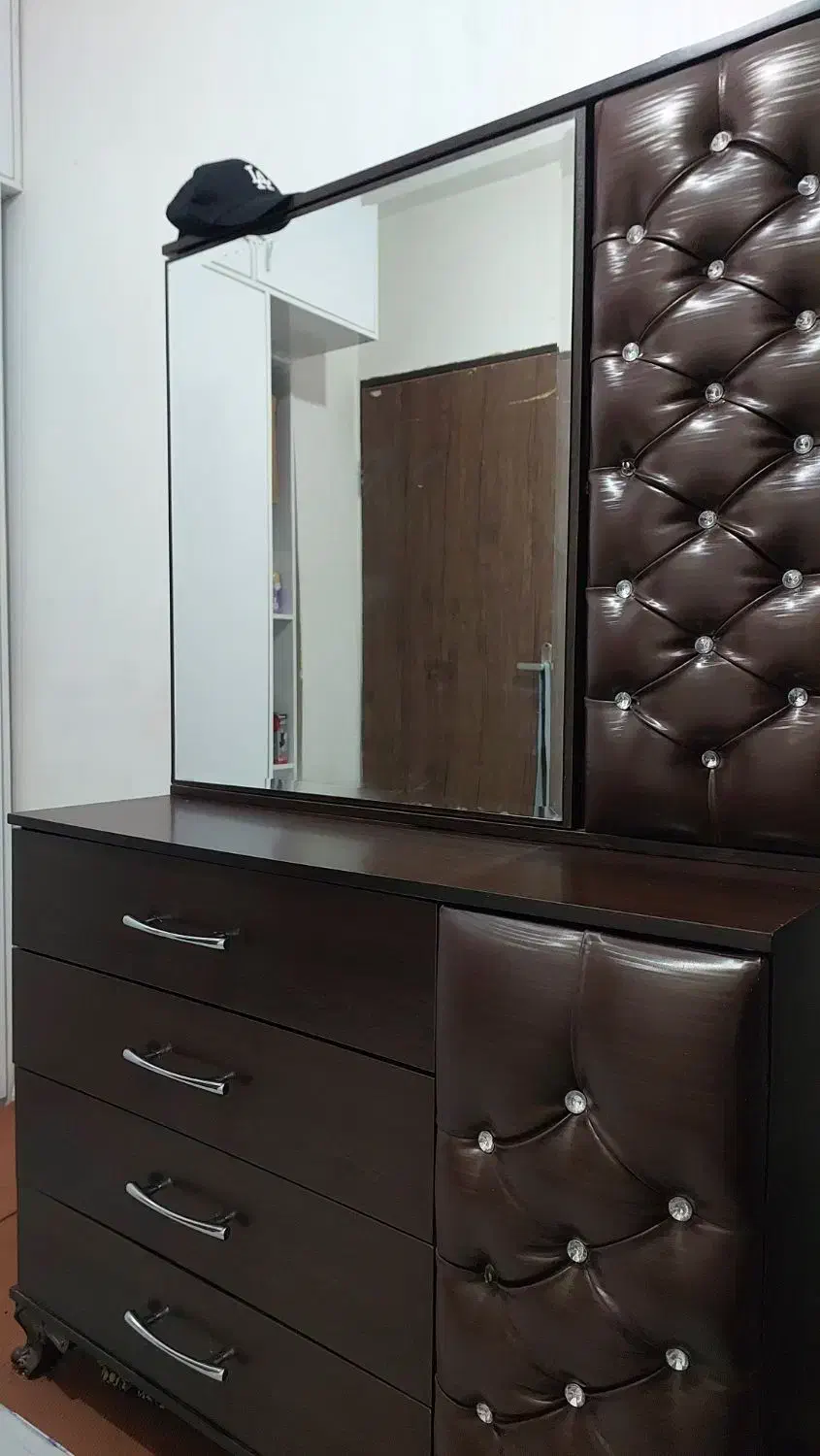 دراور میز آرایش و کشوی لباس|جاکفشی، کمد، دراور|قدس, شهر‌قدس|دیوار