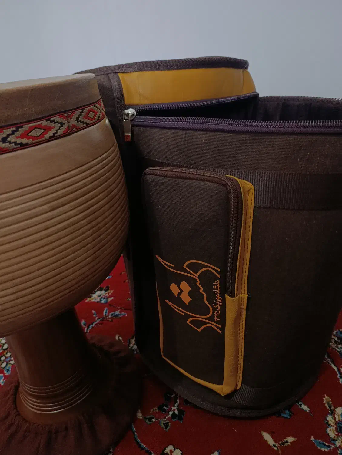 تنبک سه مهر|سازهای سنتی|اراک, |دیوار