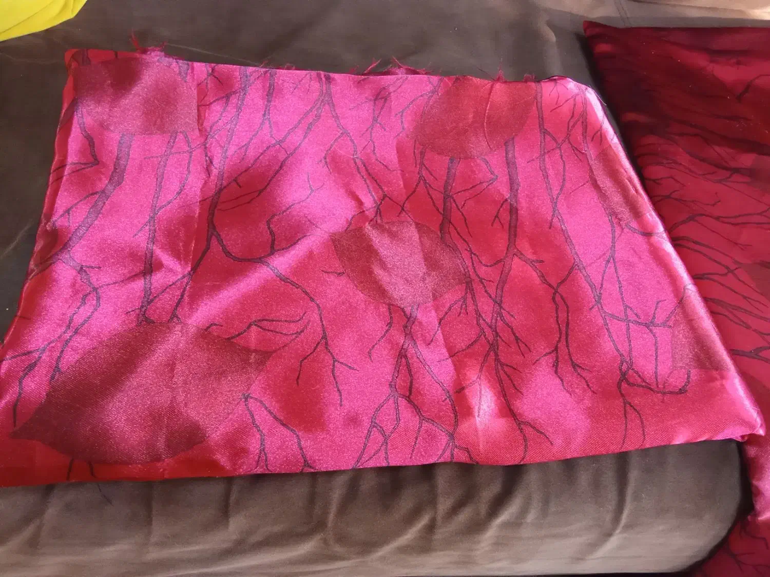 پارچه ساتن کنار پرده|پرده، رانر، رومیزی|تبریز, |دیوار