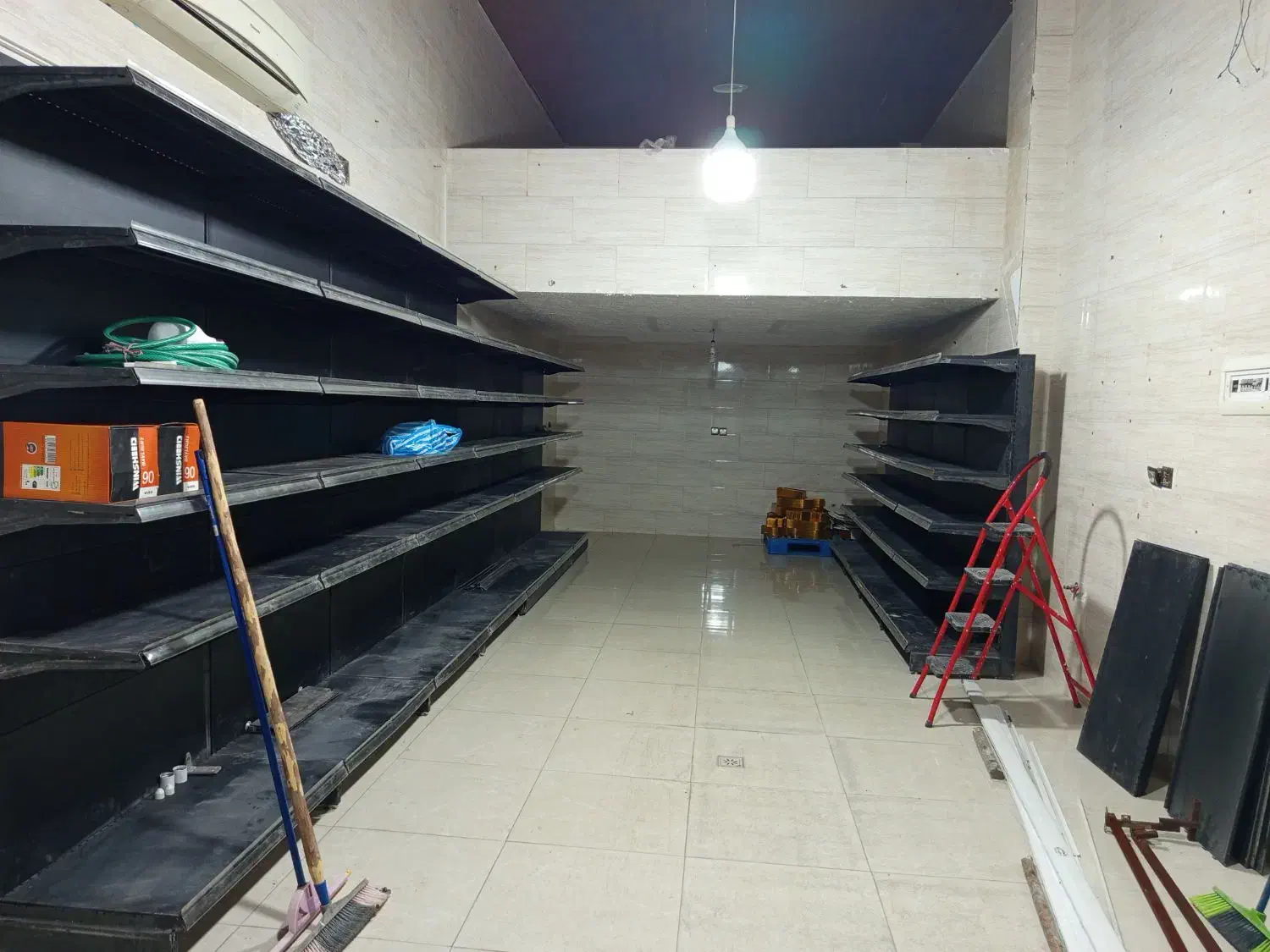 رهن و اجاره مغازه ۳۷ متری البرز سه پاخور|اجارهٔ مغازه و غرفه|صدرا-فارس, فاز ۱|دیوار