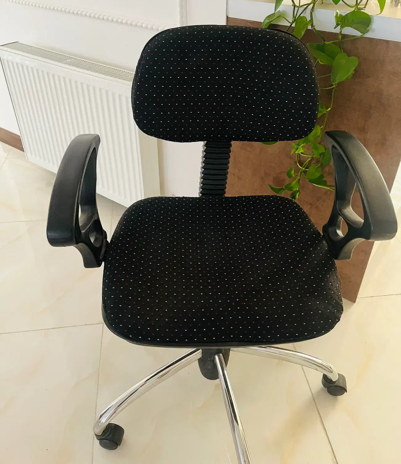 صندلی چرخدار|صندلی و نیمکت|دماوند, گیلاوند|دیوار