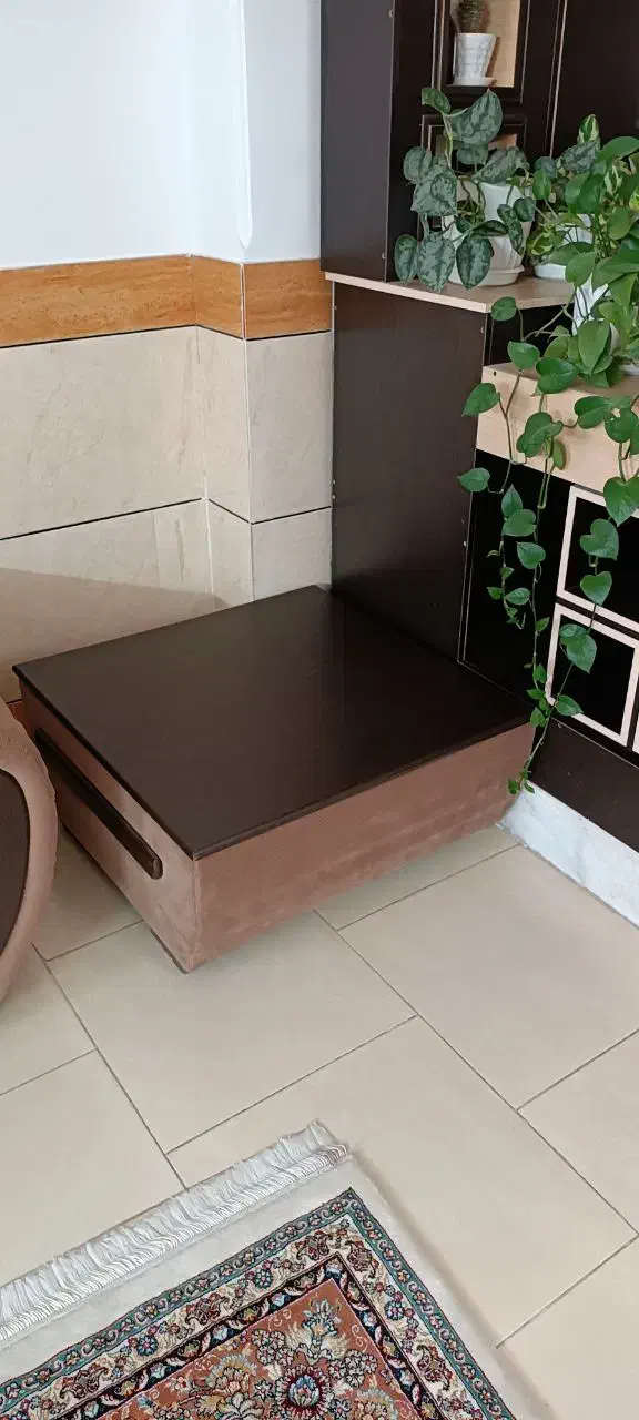 مبل ۷ نفره تمیز و سالم همراه میز جلو مبلی|مبلمان خانگی و میز عسلی|شاهرود, |دیوار