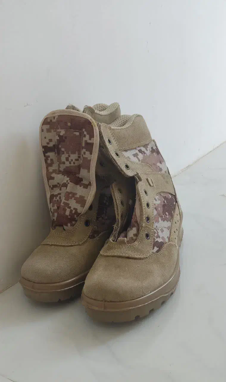 دوجفت پوتین کرم ومشکی|کیف، کفش، کمربند|تربت‌حیدریه, شهرک ولیعصر|دیوار