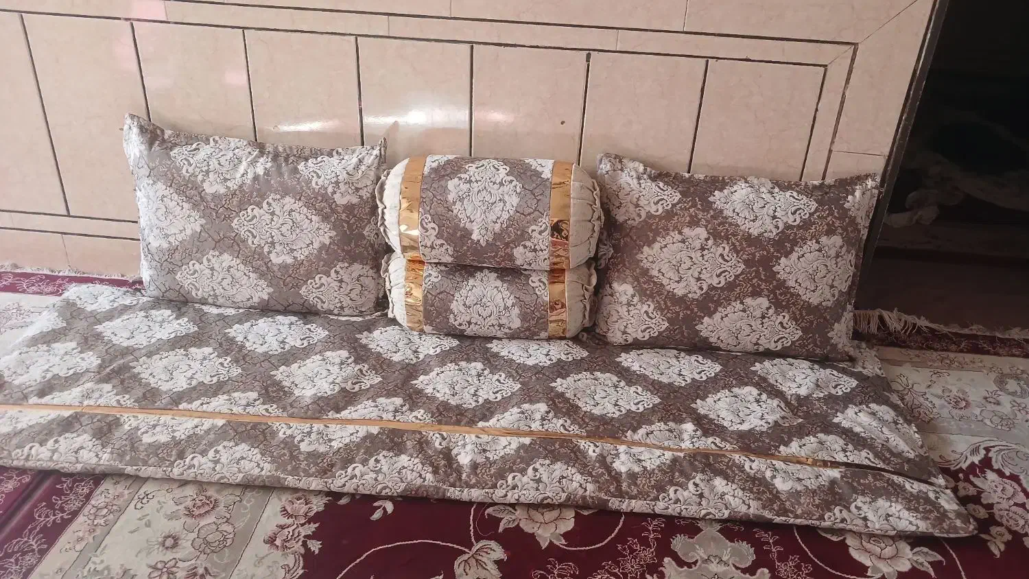 روپشتی و کناره|پشتی|اصفهان, اندوان|دیوار