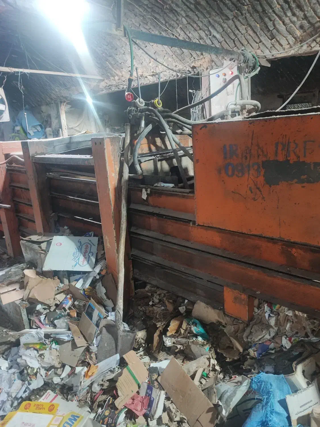 دستگاه پرس کارتن قادری ساز|ماشینآلات صنعتی|آباده, |دیوار