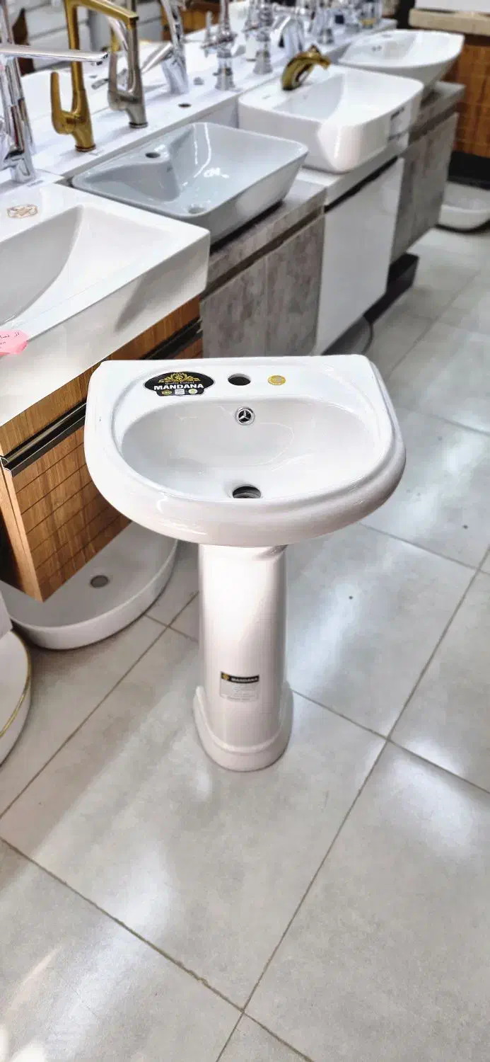 روشویی حمام دستشویی ساده با پایه پخش رودهن|لوازم سرویس بهداشتی|بومهن, |دیوار