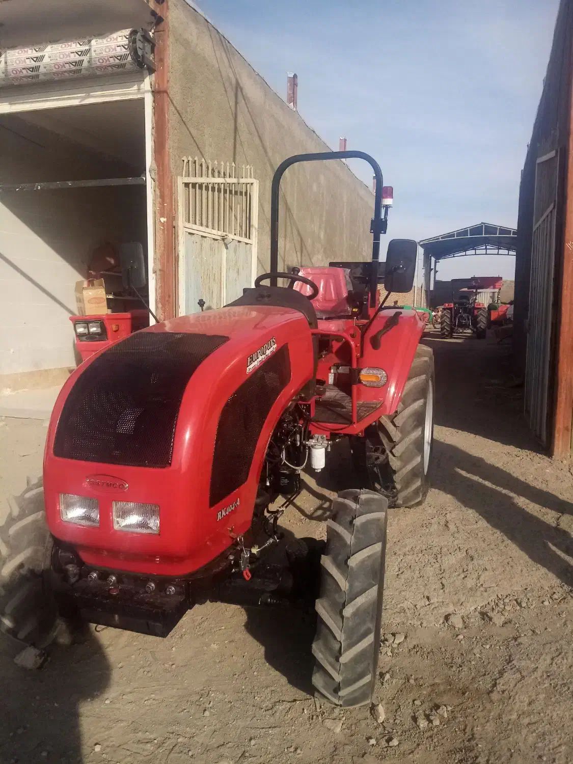 تراکتور صفر کیلومتر 404 شرکت عمران سیرجان|خودرو سنگین|سبزوار, امام خمینی (ناوی)|دیوار