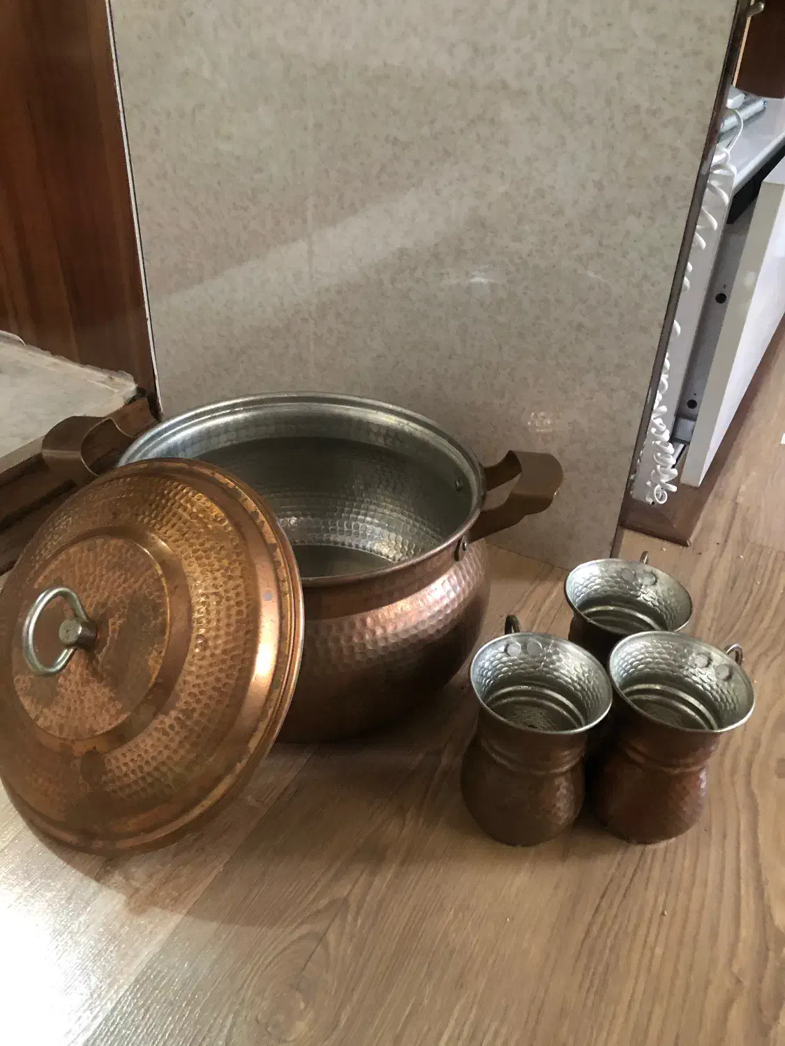 ظرف مسی و لیوان|ظروف پخت‌وپز|تبریز, |دیوار