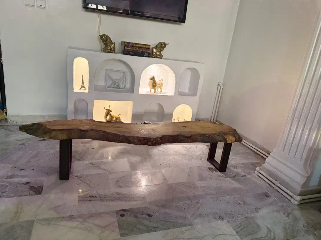 میز چوب نارون و رزین پایه فلز رنگ کوره ای کار دست|مبلمان خانگی و میز عسلی|تهران, مهران|دیوار