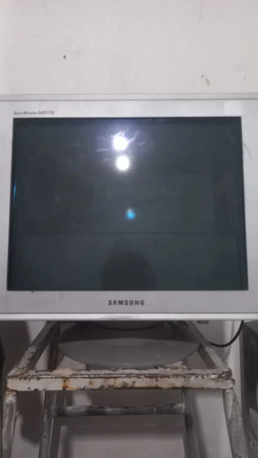 مانیتور Syncmaster MB 1793 سالم و کم کار|قطعات و لوازم جانبی رایانه|اصفهان, شهرک امام خمینی|دیوار