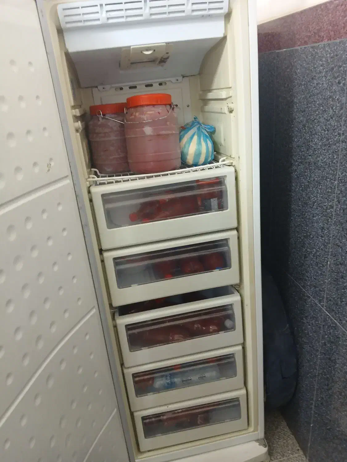 فروش یخچال فریزی تمام سنجر خیلی خیلی تمیز هست|یخچال و فریزر|نقده, |دیوار