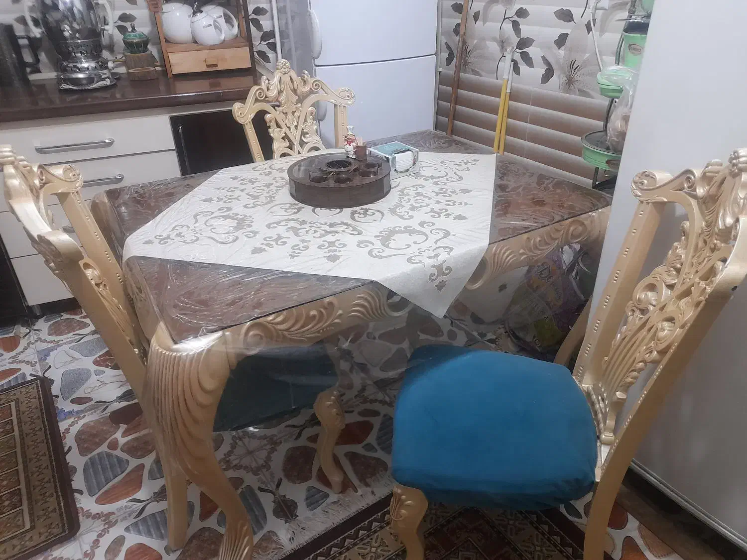 میز|میز و صندلی غذاخوری|تربت‌حیدریه, منظر|دیوار