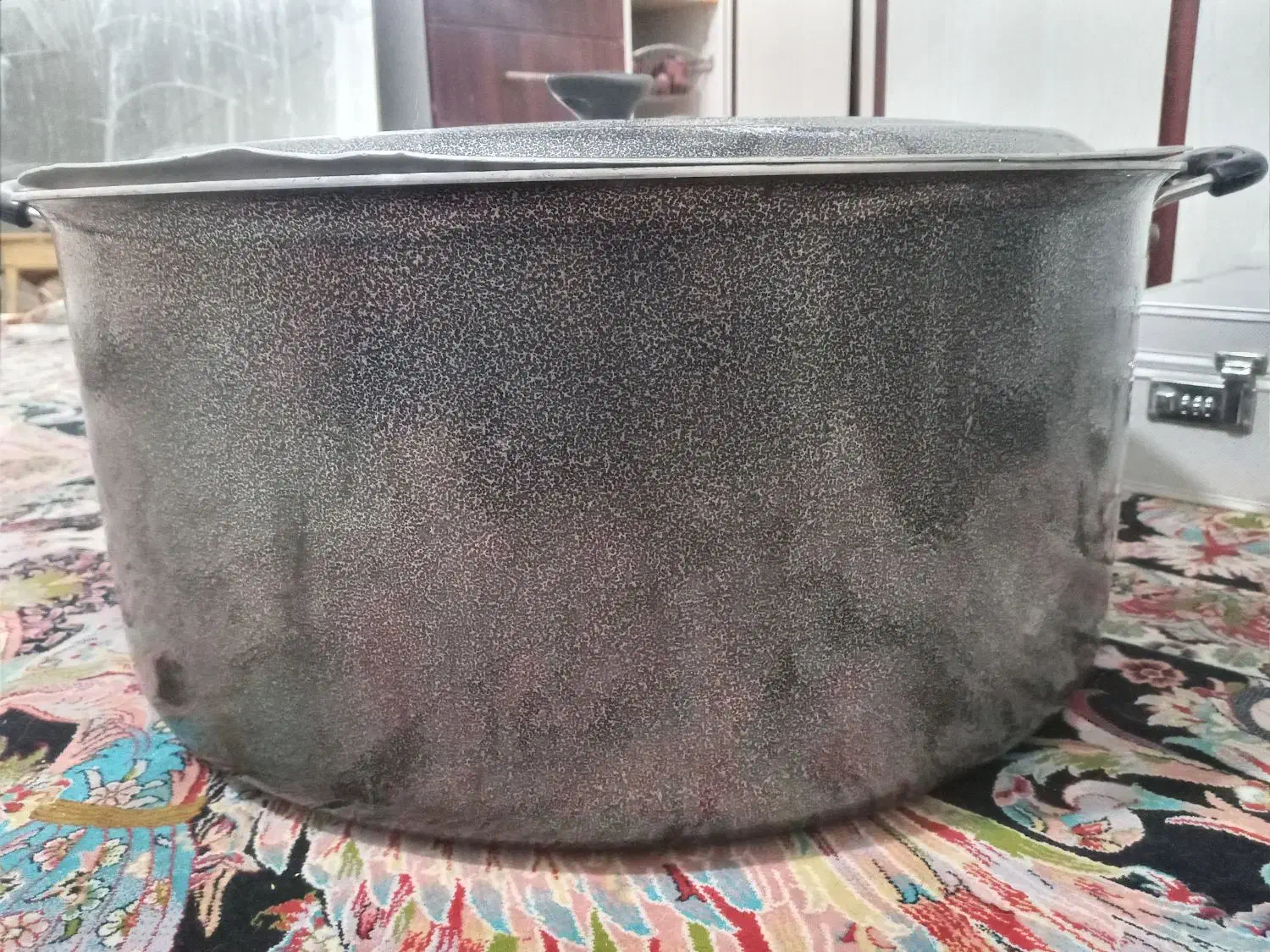 قابلمه تفلون بزرگ|ظروف پختوپز|مشهد, نیروی هوایی|دیوار