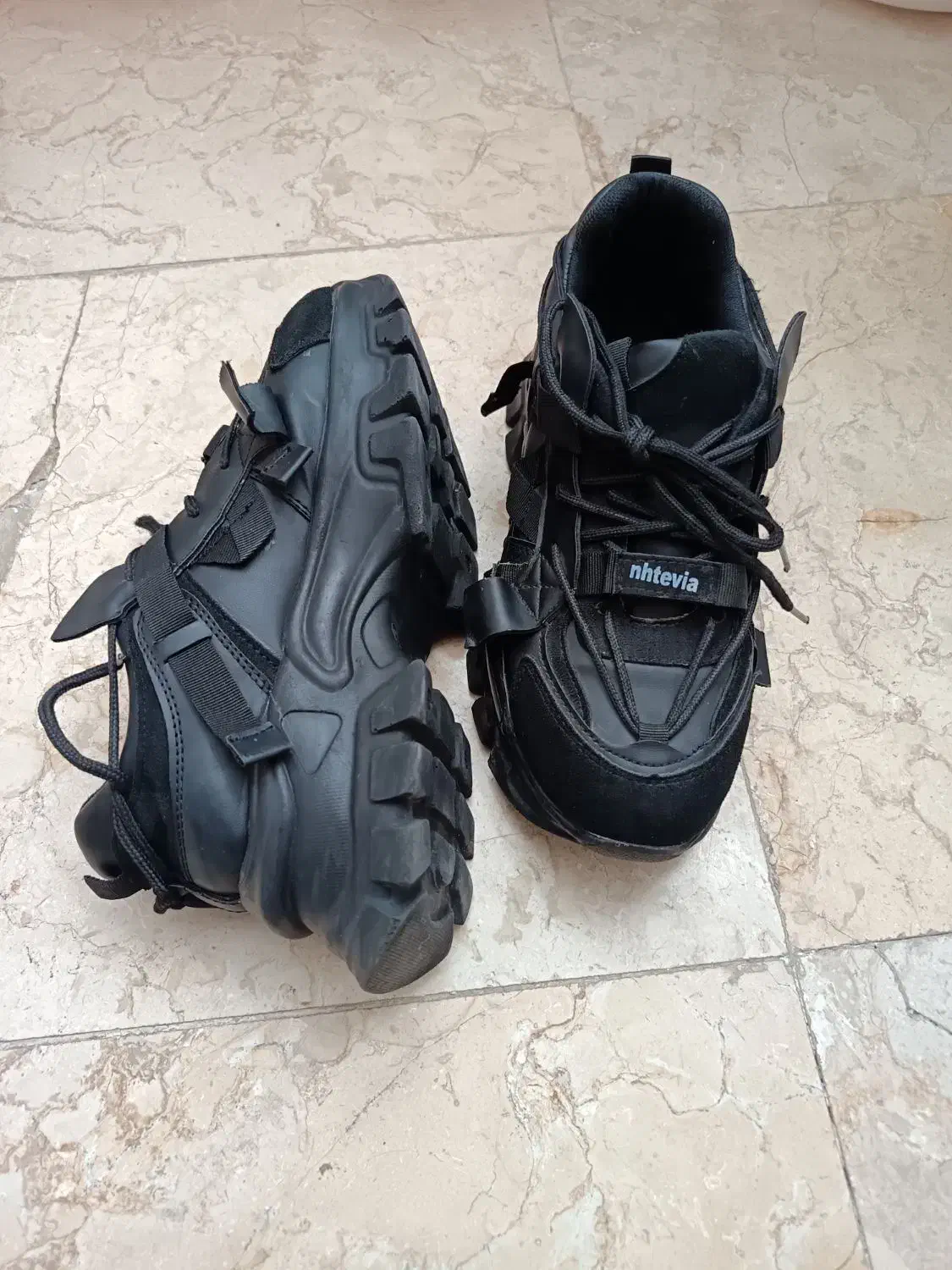 کفش لجدار|کیف، کفش، کمربند|نیشابور, گنبد سبز|دیوار