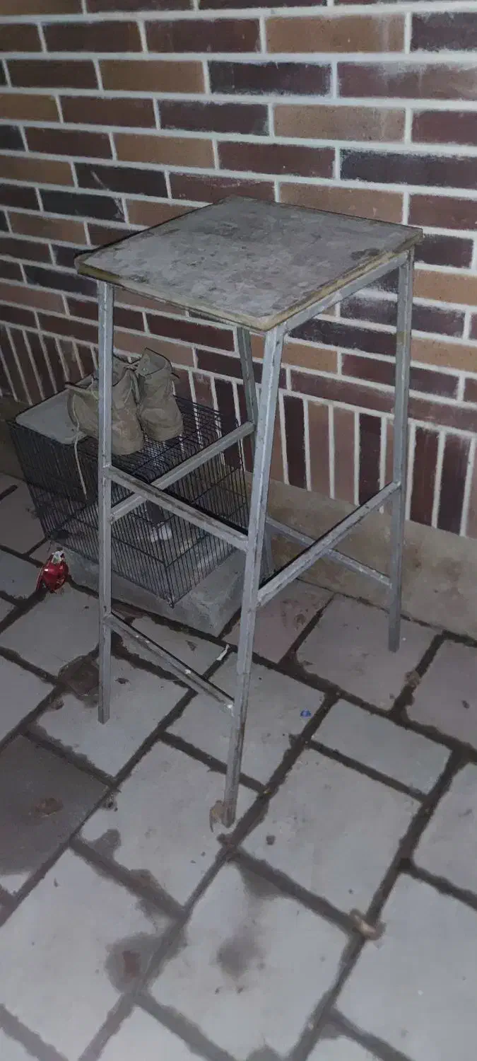 چهار پایه فلزی|صندلی و نیمکت|ارومیه, |دیوار