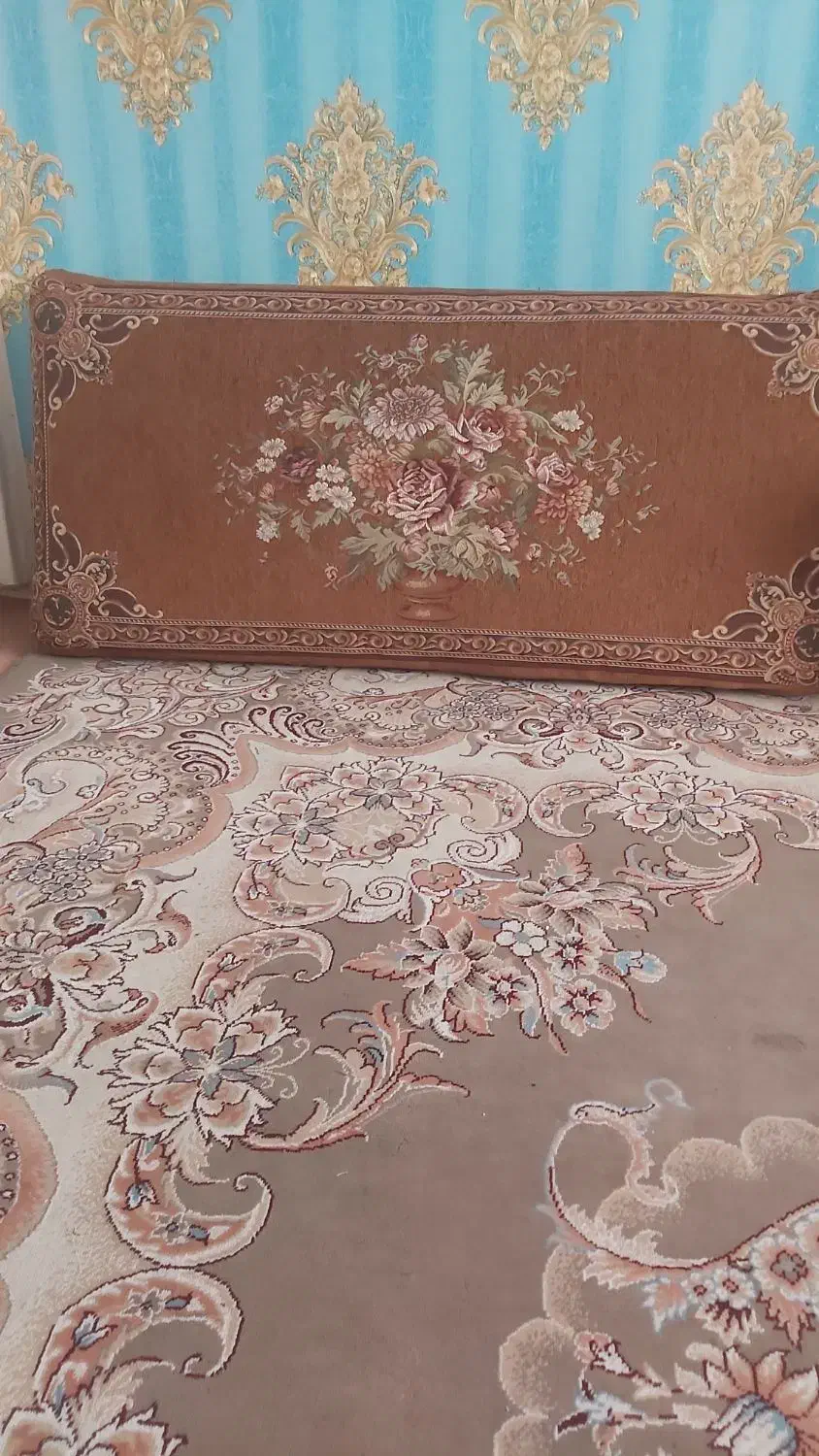 پشتی دو عدد|پشتی|ری, شهید غیوری (ابن باویه)|دیوار