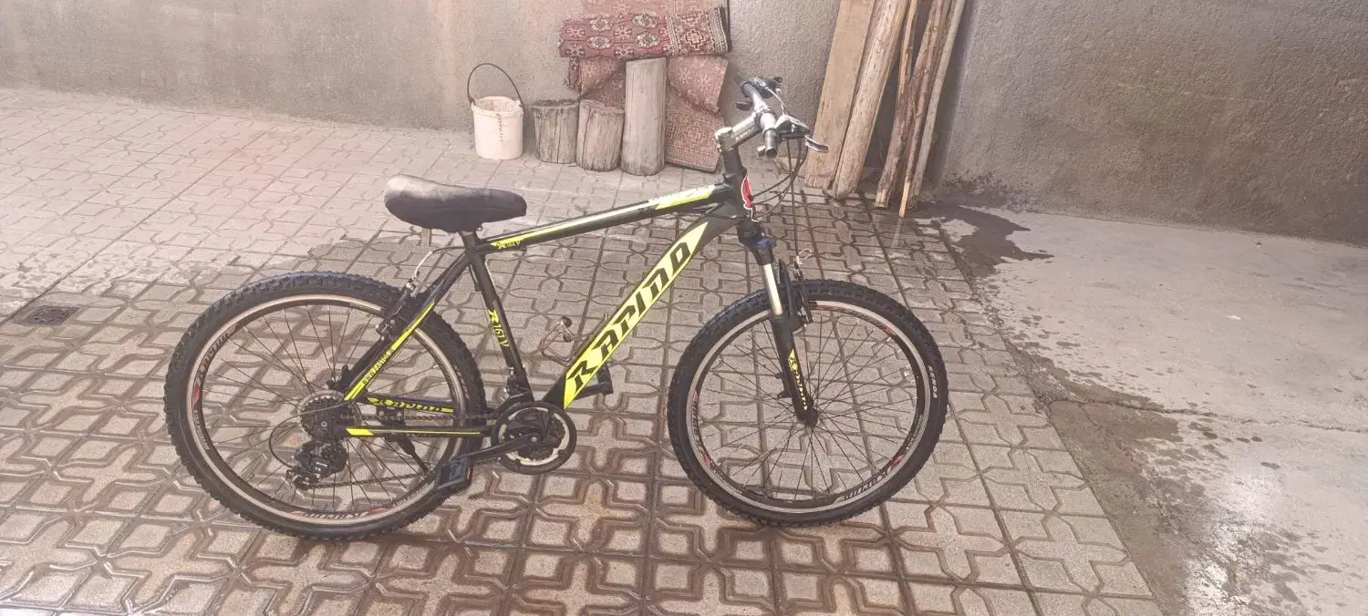 دوچرخه|دوچرخه، اسکیت، اسکوتر|صحنه, |دیوار