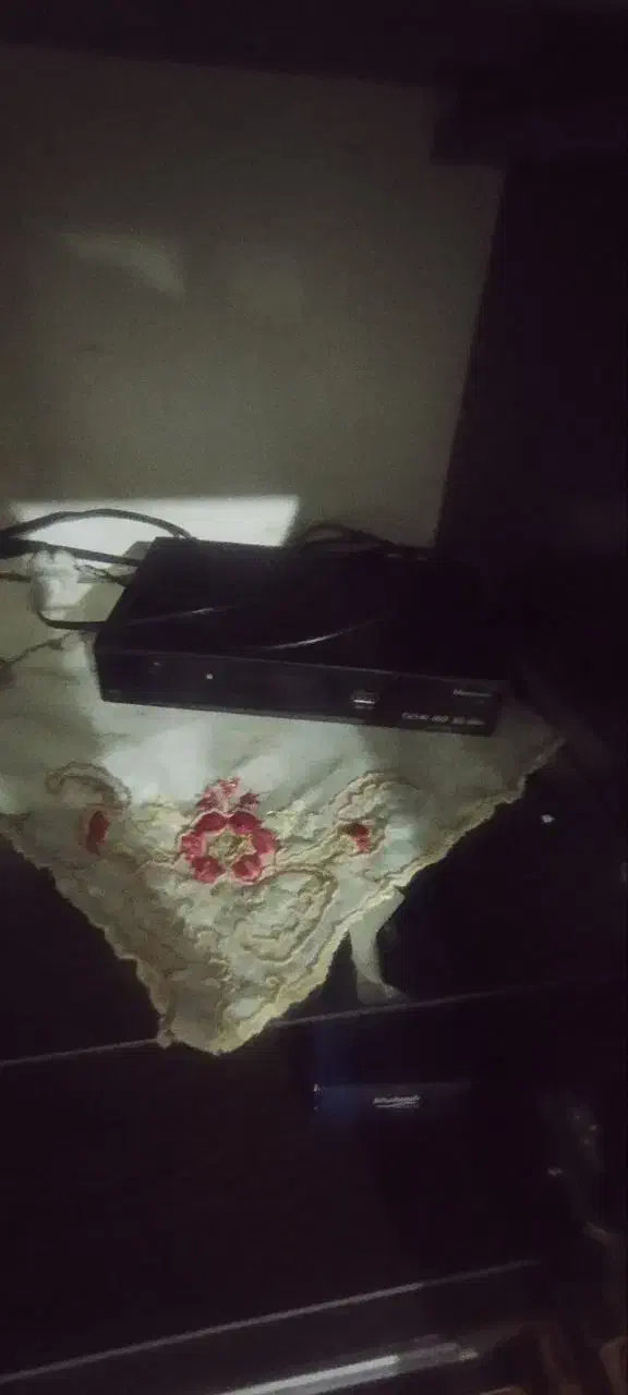 تلویزیون 21اینچ مدل شارپ ودیجیتال|تلویزیون و پروژکتور|زابل, |دیوار