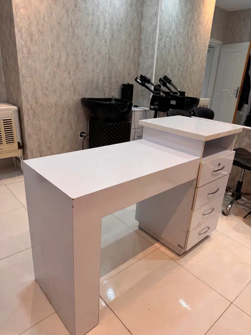 میز بسیار تمیز و پر کاربرد|میز تحریر و کامپیوتر|اردبیل, |دیوار