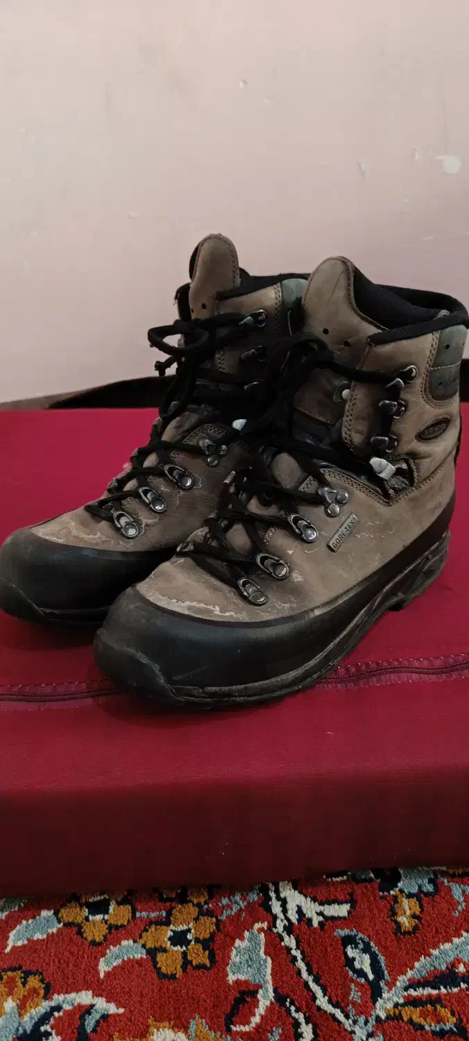 کفش کوهنوردی|کیف، کفش، کمربند|زنجان, |دیوار